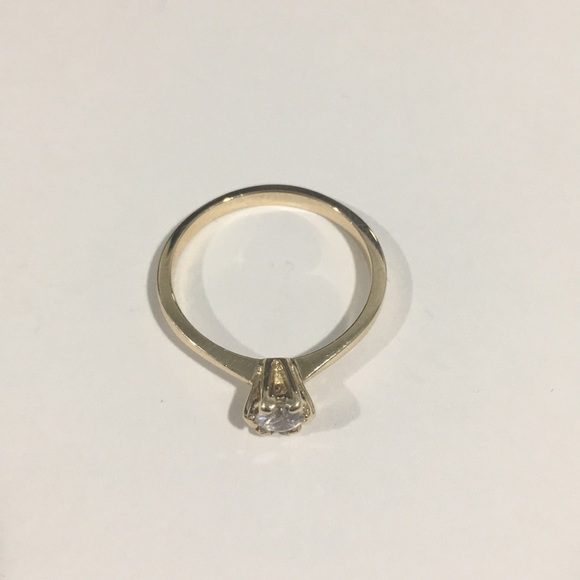 10k Yellow Gold Solitaire Engagement 💍 Ring CZ 💎 - Picture 2 of 6